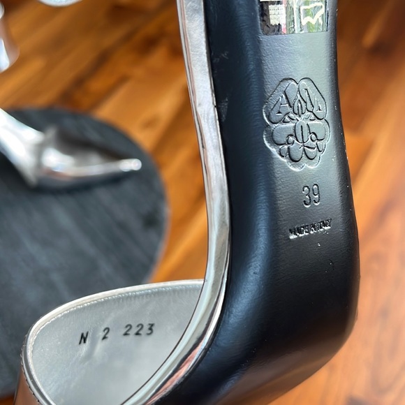 Alexander McQueen Sliver Harness Punk 105mm pumps, NEW - Picture 14 of 16